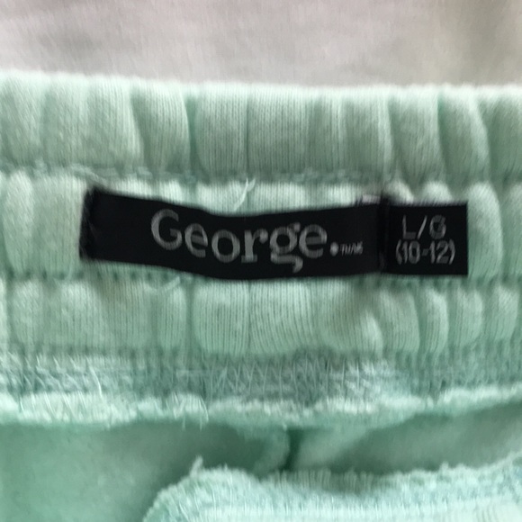 Cute little shorts - Picture 2 of 2